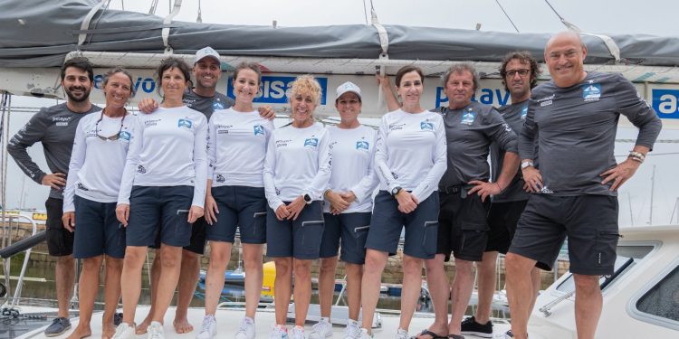 Zarpan desde Vigo las cinco mujeres del Reto Pelayo Vida con rumbo al Círculo Polar