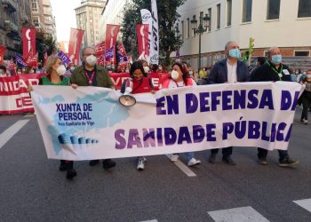 Miles de personas claman en Vigo por más personal y recursos para la sanidad pública