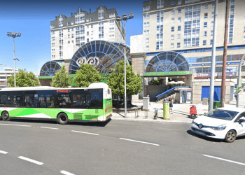 Detenido en Vigo tras causar daños en la entrada de un centro comercial