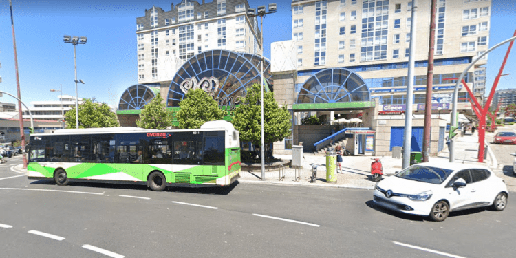 Detenido en Vigo tras causar daños en la entrada de un centro comercial