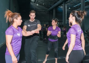 Máis que Auga acolle un seminario de defensa persoal feminina en Vigo