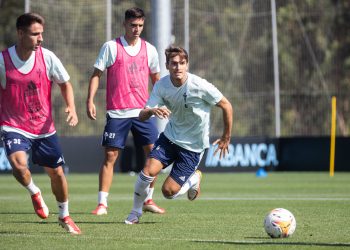 Sin ofertas por Tapia y Araújo pero “muchas” preguntas por Denis Suárez