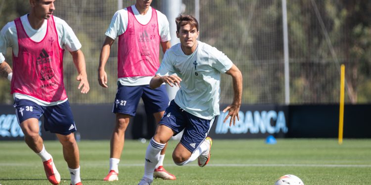 Sin ofertas por Tapia y Araújo pero “muchas” preguntas por Denis Suárez