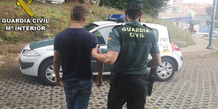 A prisión tras tirar medio kilo de cocaína por la ventanilla del coche en la AP-9