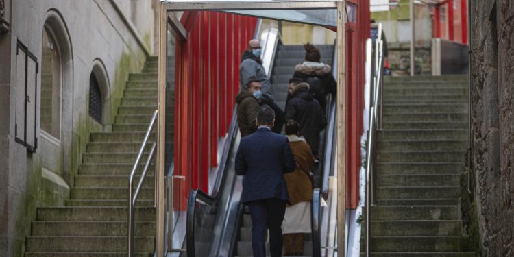 El área sanitaria de Vigo derriba otra barrera y la pandemia ya retrocede dos meses