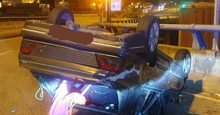 Un herido grave en Vigo tras volcar con su coche