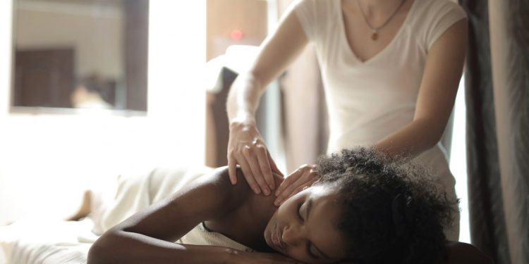 Estudia en la Escuela de Masaje y osteopatía en Vigo