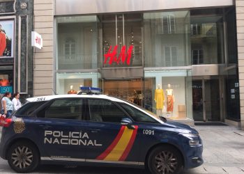 Dos clientes de una cafetería de Vigo entregan a un ladrón que se llevó la recaudación del local