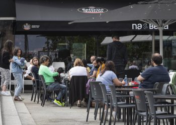 Galicia relaja las restricciones para reunirse en la hostelería y de madrugada