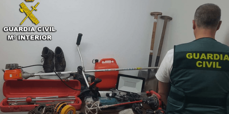 Detenidos dos vigueses por un robo en una casa en Nigrán