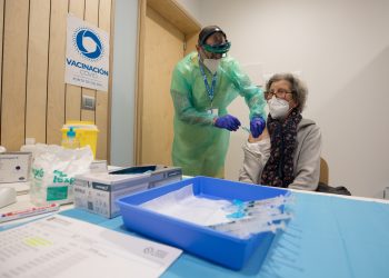 Galicia recurre a “facilidades” y notificaciones “expresas” para convencer a los regazados en la vacunación