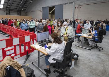 Galicia abre la vacunación sin cita, que se extiende al campus de Vigo