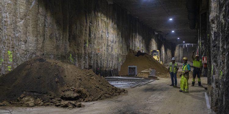 Viaje a las entrañas subterráneas de acceso a Vialia Vigo