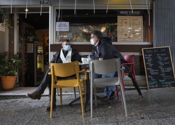 La pandemia ya retrocede hasta mediados de agosto de 2020 en el área sanitaria de Vigo