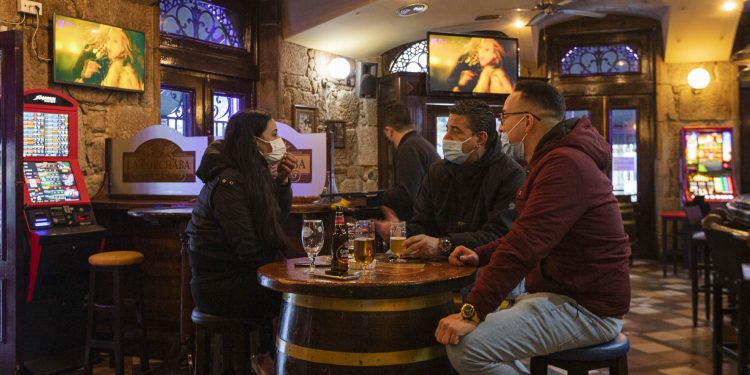 Hostelería, comercio, gimnasios, conciertos y autobuses ganan aforo en Galicia