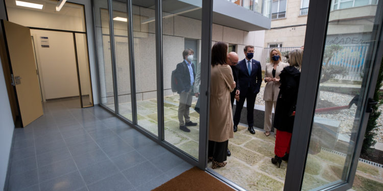 La Xunta entrega a Bouzas su nuevo centro de salud