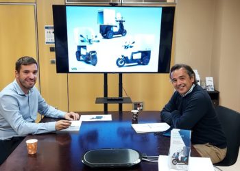 La moto eléctrica viguesa Eezon une fuerzas con Deelivers en el segmento de la última milla