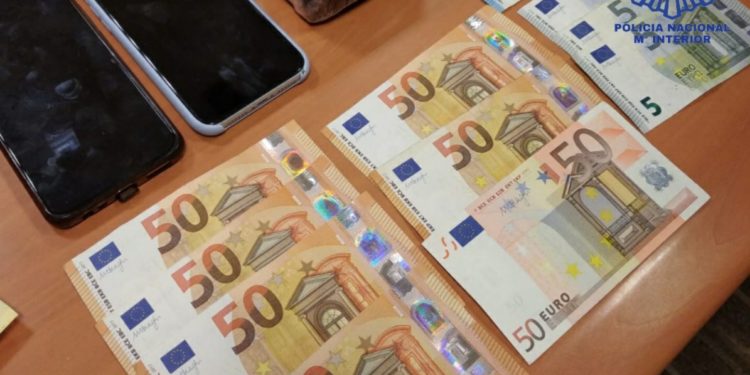 Detenidos en la zona de Travesía de Vigo con 420 gramos de hachís