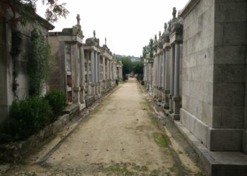 Horario ininterrumpido durante tres días en los cementerios de Vigo
