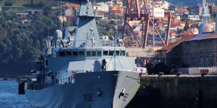 Amarra en Vigo la patrullera irlandesa más literaria y polémica