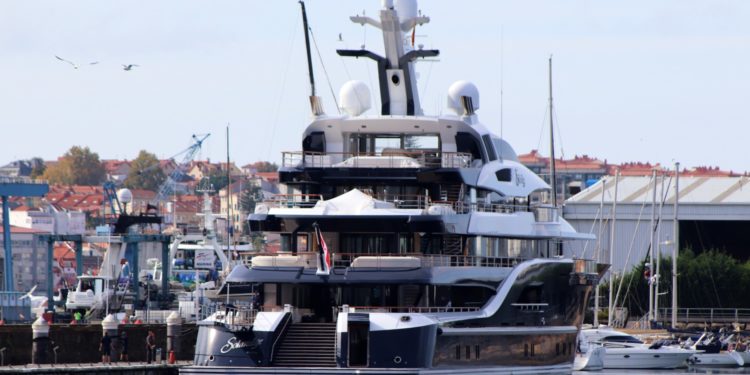 Vigo recibe al majestuoso «Solandge»: tasado en 150 millones y en alquiler por 1 millón a la semana