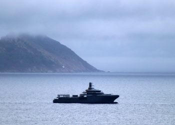 El megayate «fantasma» a la venta por 105 millones llega a Vigo