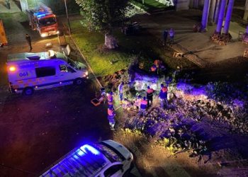 Una fallecida y cuatro heridos al caer un árbol durante un concierto en Mondariz-Balneario