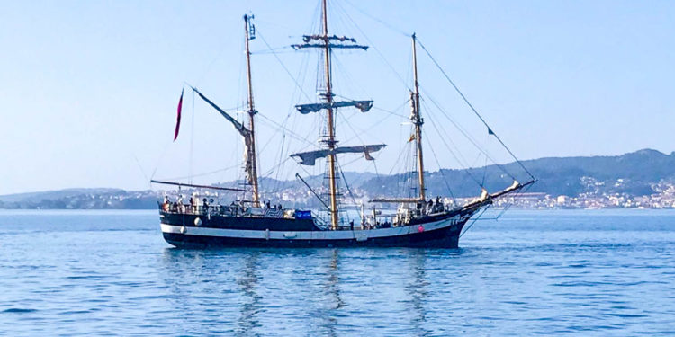 El «Pelican of London» adelanta su llegada y ya luce en Vigo