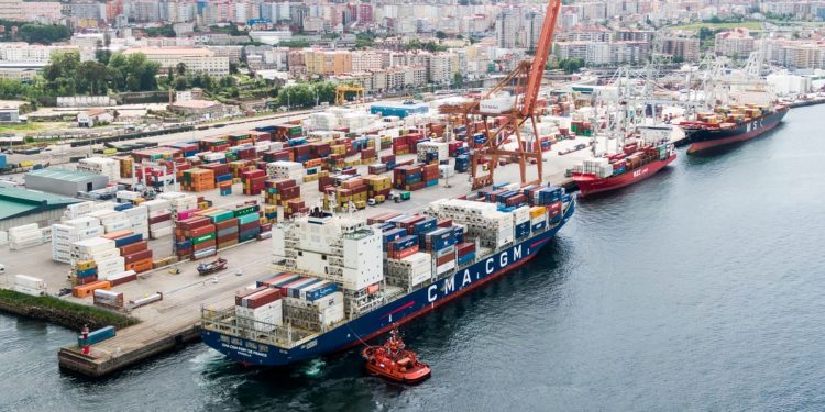 El tráfico del Puerto de Vigo cae un 10% en septiembre por la crisis de los chips