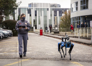 Presentan en Vigo al vigilante del futuro que ya predijo ‘Black Mirror’