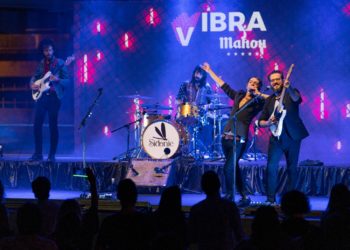 Sidonie llena de buena «vibra» el Mar de Vigo