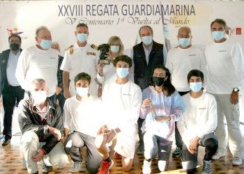 Regata Guardiamarina para «Magical» y busto de Elcano al mejor patrón para Julio Rodríguez