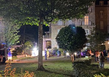 Una fallecida y cuatro heridos al caer un árbol durante un concierto en Mondariz-Balneario