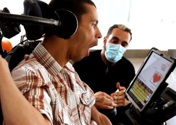 Un vigués de adopción con parálisis cerebral, finalista en ‘Romper Barreras’