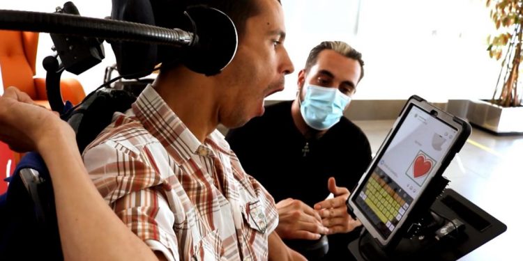 Un vigués de adopción con parálisis cerebral, finalista en ‘Romper Barreras’