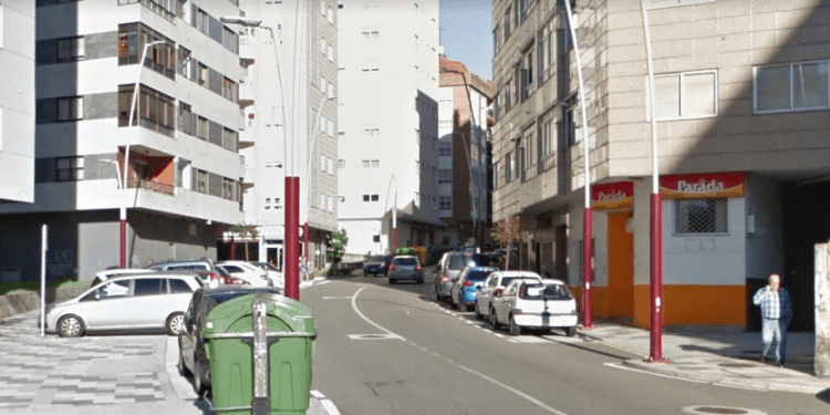 Localizan en Vigo a una conductora ebria que huyó tras chocar contra un coche aparcado