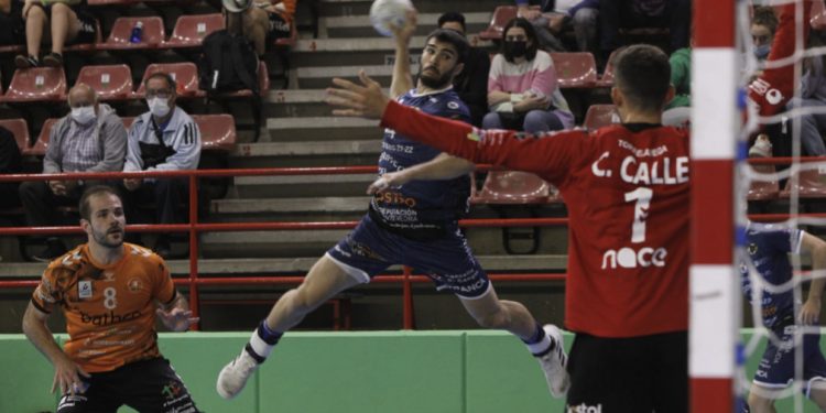 Punto heroico para el Frigoríficos en el último segundo