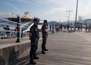 La Policía rescata a un hombre a punto de ahogarse tras caer de un muelle en Beiramar