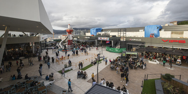 Vialia Vigo cumple su primer mes de vida con lleno… y estreno dominical