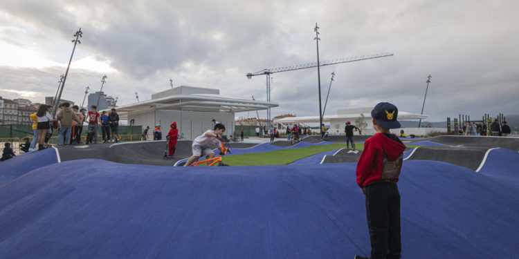 Vialia Vigo cumple su primer mes de vida con lleno… y estreno dominical