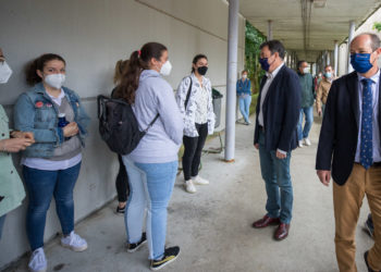 Educación ve “lógica” una desescalada “simétrica” en los colegios y en la calle
