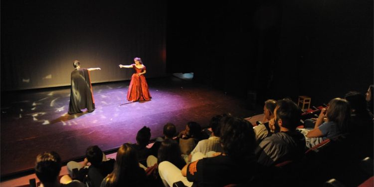 Veinticinco tiendas de Vigo se apuntan al Bono Cultura en una semana