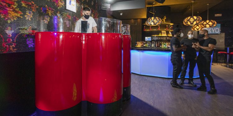 El ‘certificado covid’ en el ocio nocturno gallego regresó de forma “desigual”
