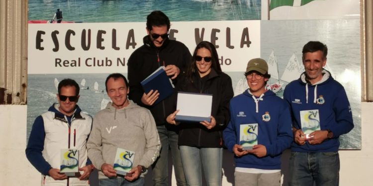 Los vigueses Tone Pérez y Laura Llópiz conquistan su primer Campeonato de España de Vaurien