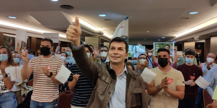 Gonzalo Caballero presenta su candidatura “positiva y ganadora” en Vigo