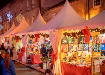 Artesanía, productos de calidad y comercio local: un Mercado de Nadal singular en el Paseo da Corredoira