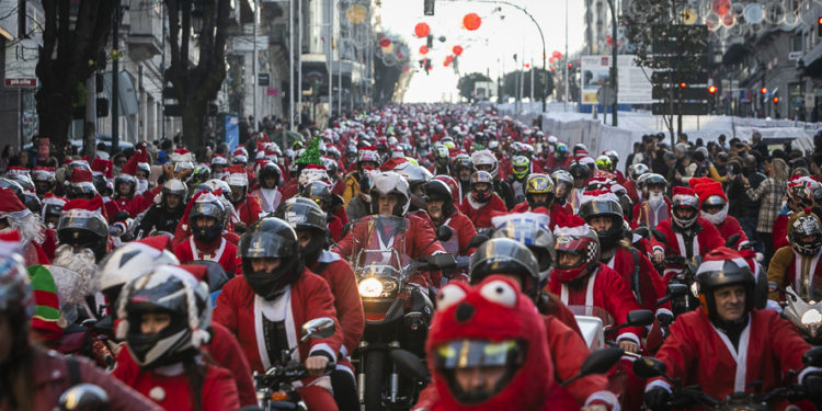 Vigo recupera otro de sus clásicos de Navidad: vuelve la Papanoelada Motera