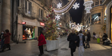 Vigo enciende una Navidad con ambición «internacional» y meta «espacial» El alcalde, Abel Caballero, y la triatleta Susana Rodríguez Gacio encienden las fiestas navideñas de la ciudad: "Llegan mucho más allá, incluida la Estación Espacial Internacional"