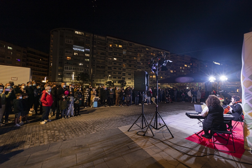 Ya es Navidad también en Vialia Vigo: así fue el encendido Cuenta atrás, atracciones, espectáculo musical, baile y también discursos. No faltó de nada para poner en marcha el alumbrado del complejo