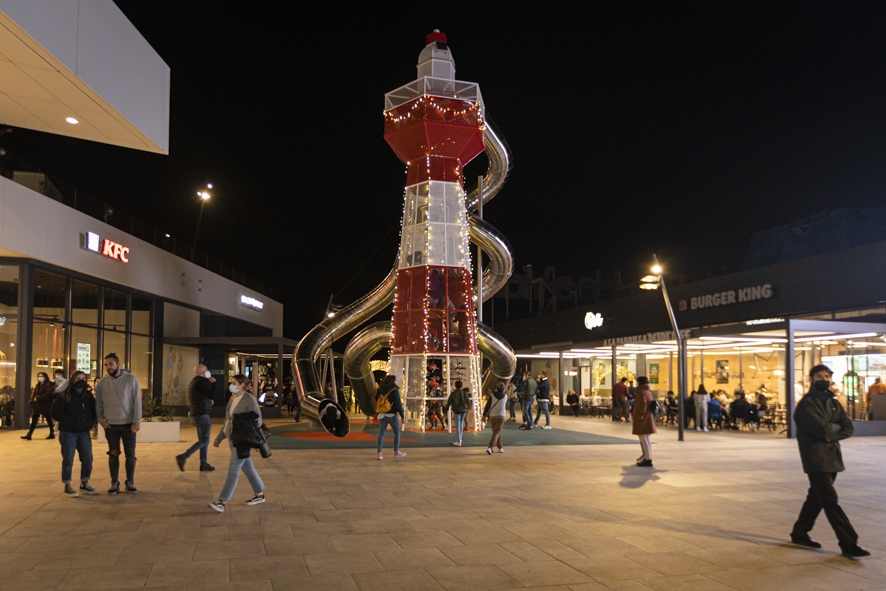 Ya es Navidad también en Vialia Vigo: así fue el encendido Cuenta atrás, atracciones, espectáculo musical, baile y también discursos. No faltó de nada para poner en marcha el alumbrado del complejo